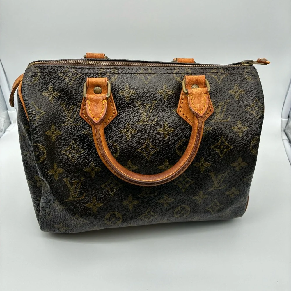 Sold ❌ Louis Vuitton monogram vintage speedy 25 hand bag